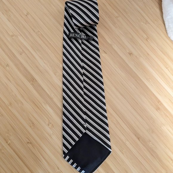 Bench - Black and White Tie - Picture 2 of 2